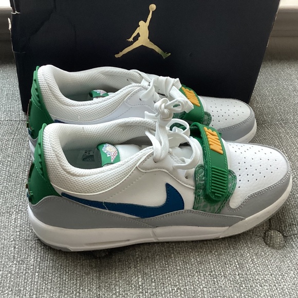 Nike Air Jordan Legacy 312 Low Sneaker (Big Kid), size 7 - Picture 2 of 13